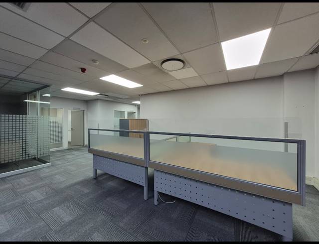 1,700M² OFFICE TO LET IN CRAIGHALL